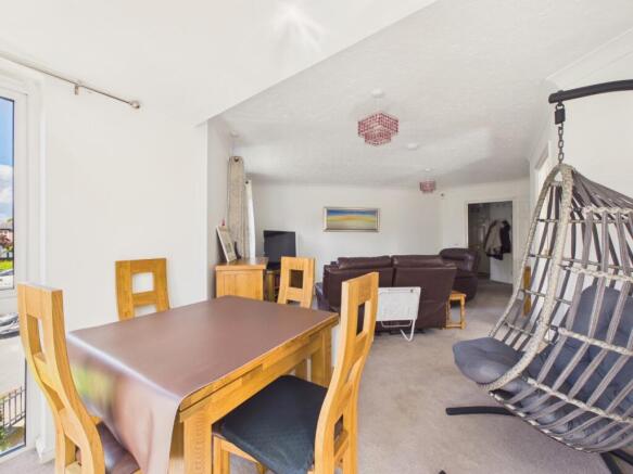 2 bed Apartment for sale Image 4