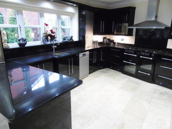 Kitchen3.JPG