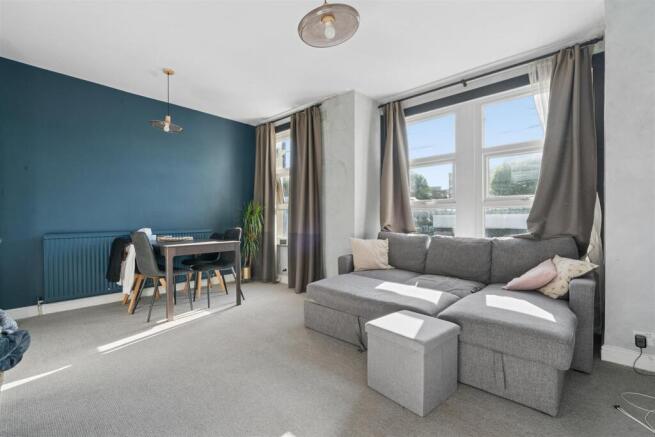 82a Fountain Road SW17 reception 2.jpg