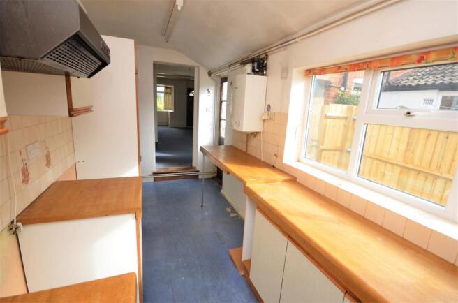 Kitchen2.JPG
