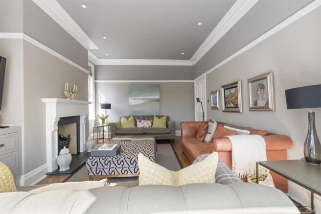 5 bed Detached for sale Image 12