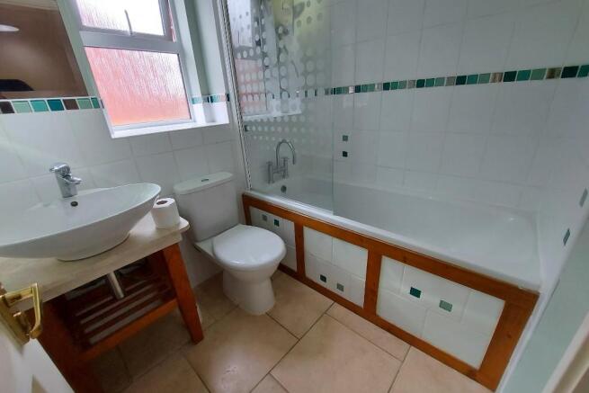 Family Bathroom 