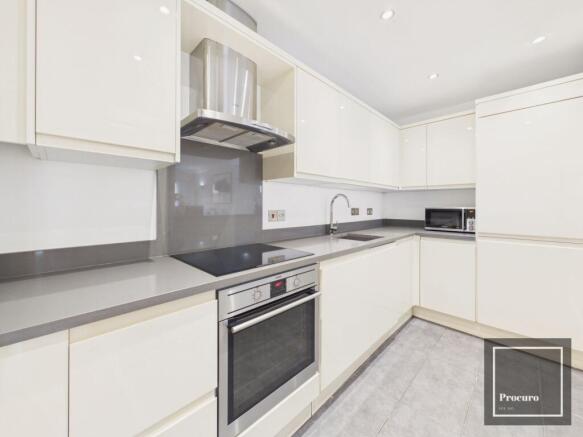 Fully Fitted Kitchen