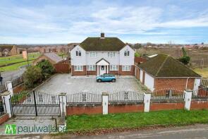 19, Tudor Villas, Burton Lane, Goffs Oak EN7 6SG