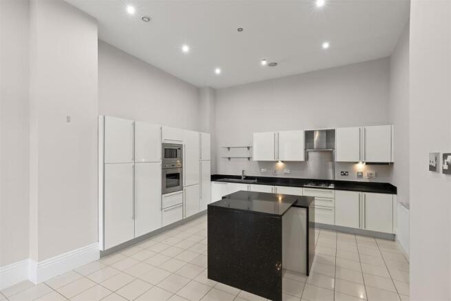 3 bed House for sale Image 4