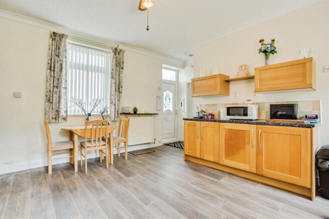 3 bed Semi-Detached for sale Image 4
