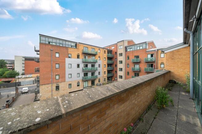 2 bed Flat for sale Image 6