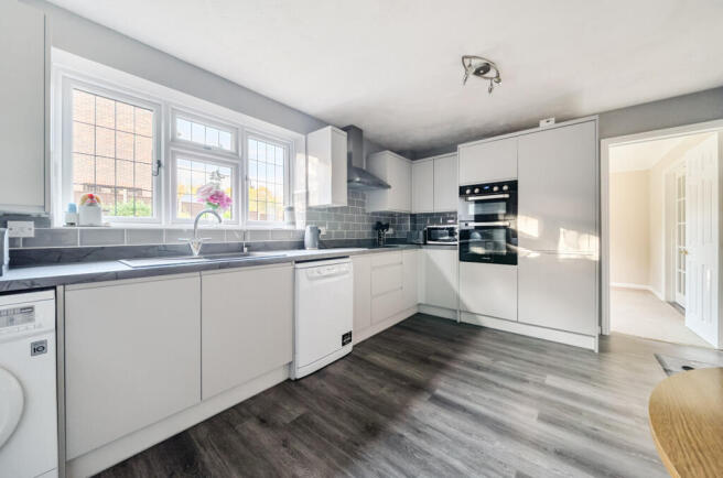 1371401-12-68f8a1...