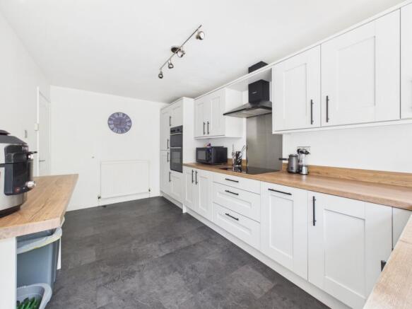 4 bed Detached for sale Image 6