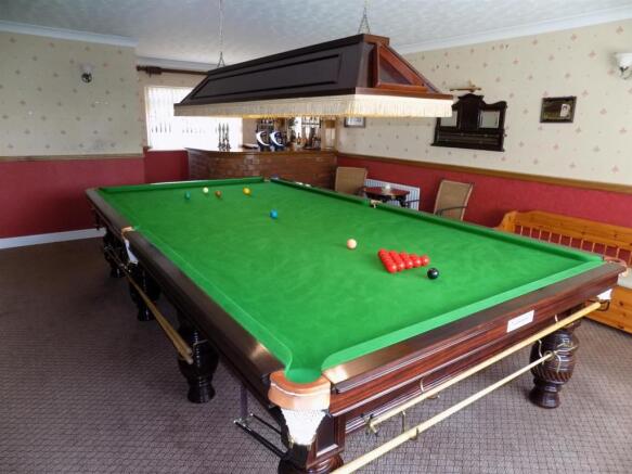 SNOOKER ROOM