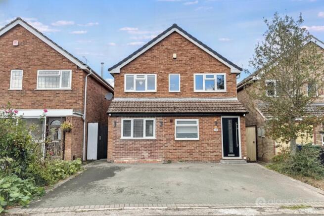 3-bed detached on Wentworth Drive, Whitestone, Nuneaton, CV11 6NX, £335,000