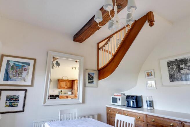 5 bed Semi-Detached for sale Image 9