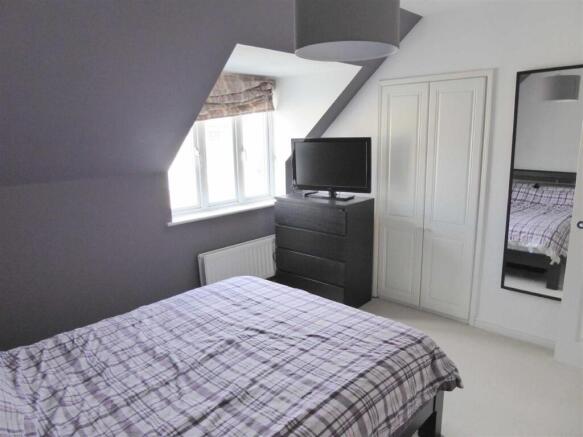 3 bed Town House to rent Image 12