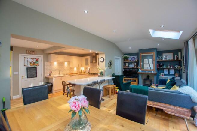 Lounge/Dining Room