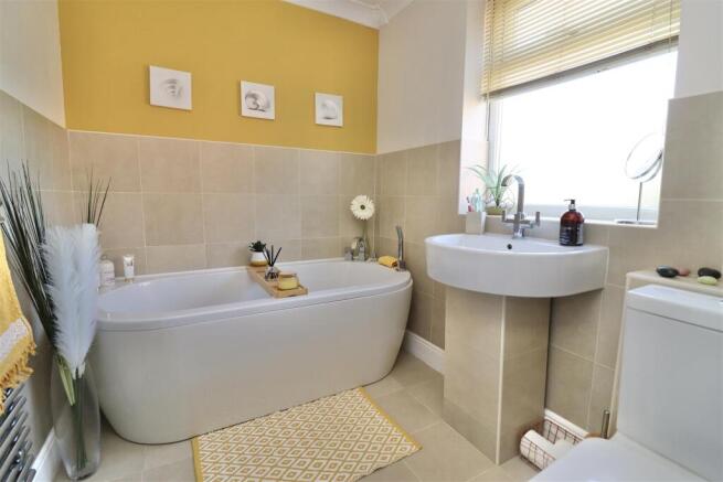 4 bed Detached for sale Image 8