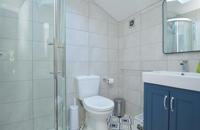 resizedShowerRoom.jpg