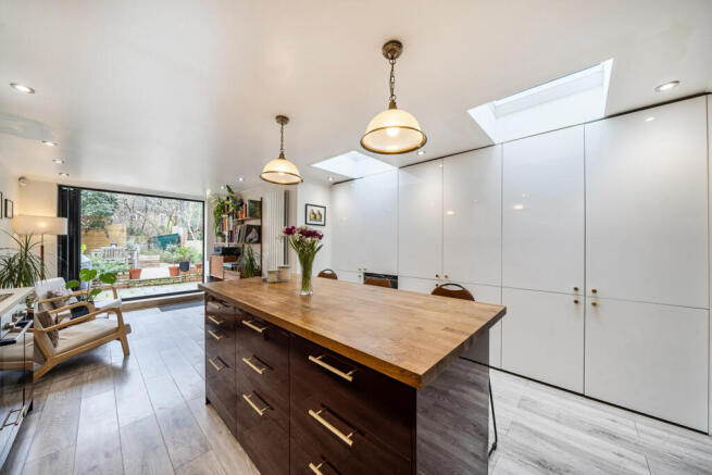 1422024-11-69a826...