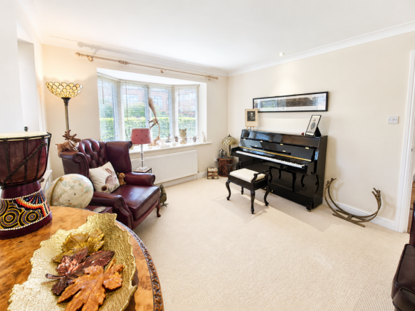 6 bed Detached for sale Image 5