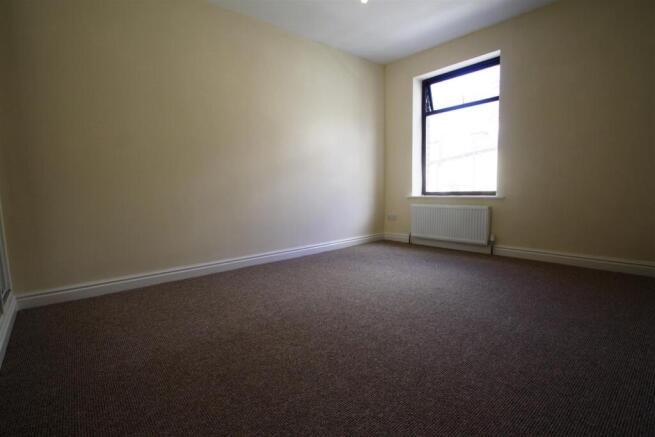 2 bed End of Terrace to rent Image 5