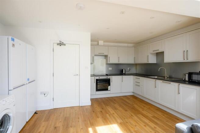 4 bed Semi-Detached for sale Image 6