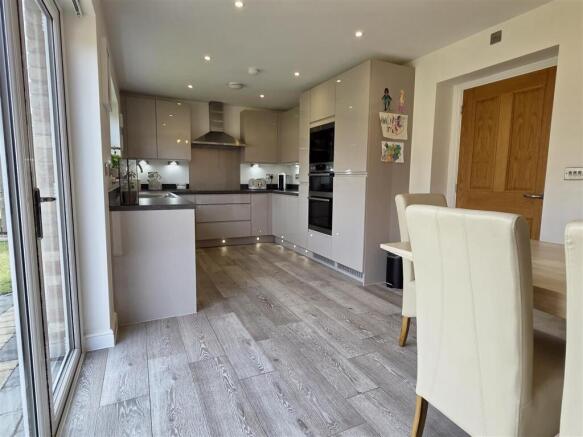 OPEN PLAN DINING KITCHEN