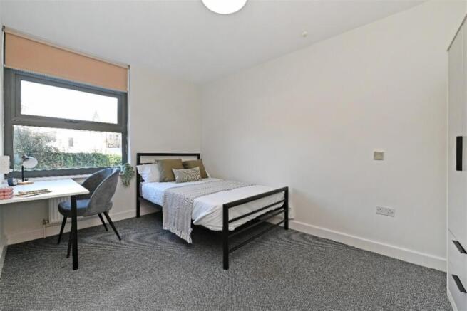 3 bed Apartment to rent Image 4