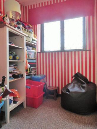 Bathroom (1st Floor)