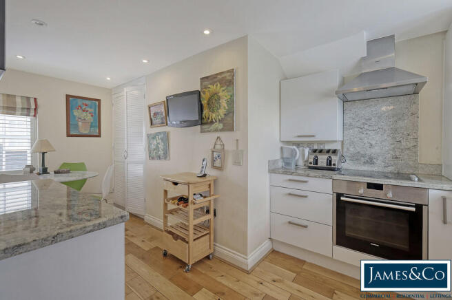 3 Livermore House photo 3