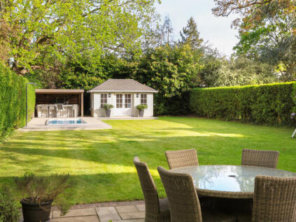 Menin Way, Farnham, GU9