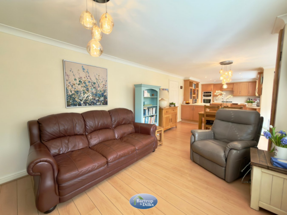 5 bed Detached for sale Image 12