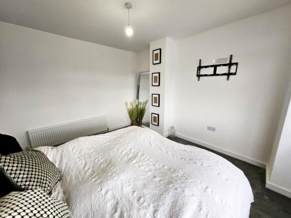 3 bed Semi-Detached to rent Image 12