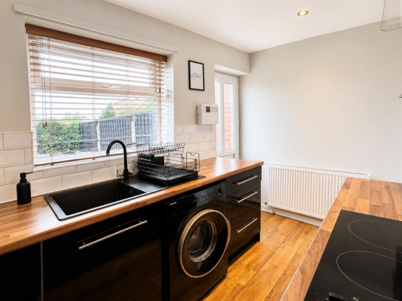 2 bed Semi-Detached to rent Image 8