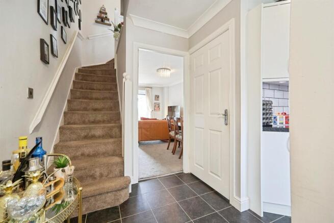 4 bed Semi-Detached for sale Image 5