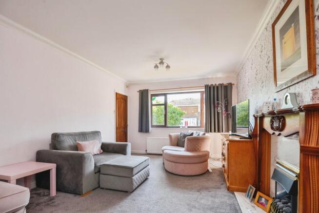 4 bed Detached for sale Image 8