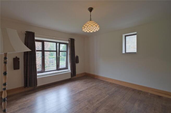 4 bed Detached to rent Image 11