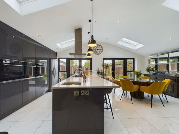 Kitchen/Dining Area