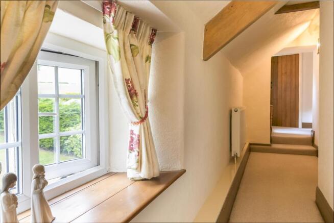 FIRST FLOOR LANDING