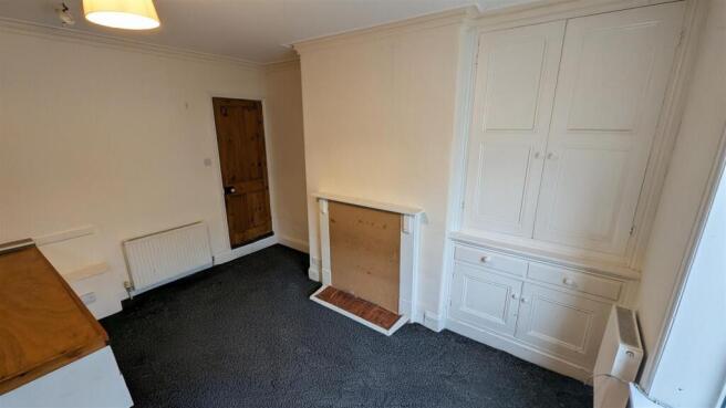 2 bed End of Terrace to rent Image 5