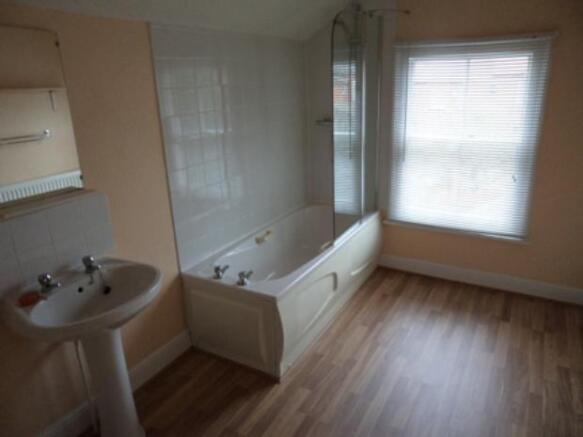 51VictRoadBathroom1