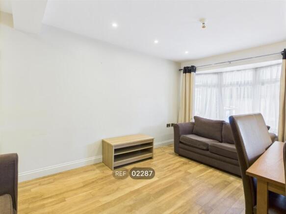1 bed Apartment to rent Image 6