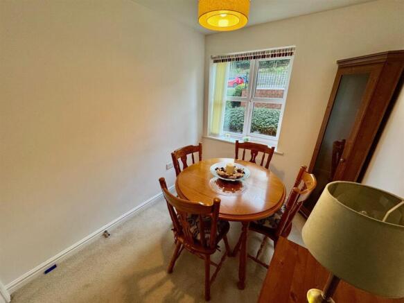 2 bed Flat for sale Image 7