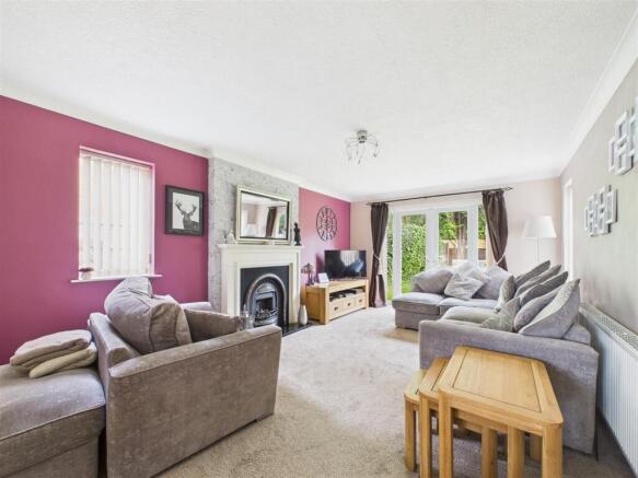 4 bed Detached for sale Image 11