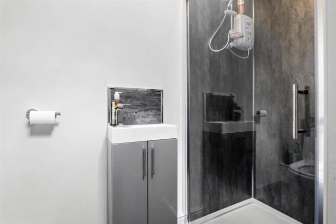 9 Bomford Hill - shower room.jpg