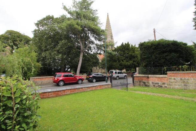 FRONT GARDEN