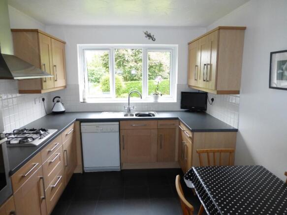 KITCHEN/BREAKFAST