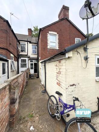 1 bed House Share to rent Image 10