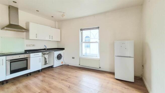 OPEN PLAN LOUNGE/KITCHEN