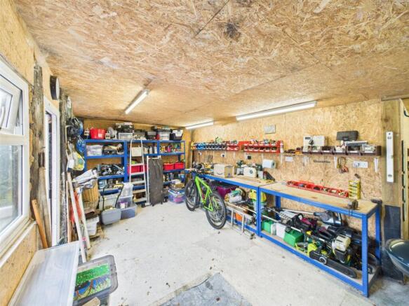 Garage/Workshop