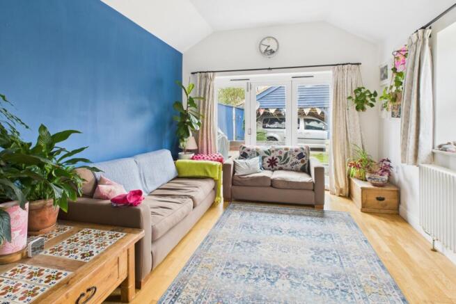 CAM02519G0-PR0233-STILL016