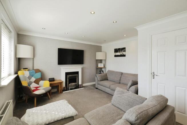 3 bed House for sale Image 4